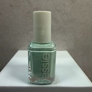 🩷5/$10 Essie Mint Green Nail Polish